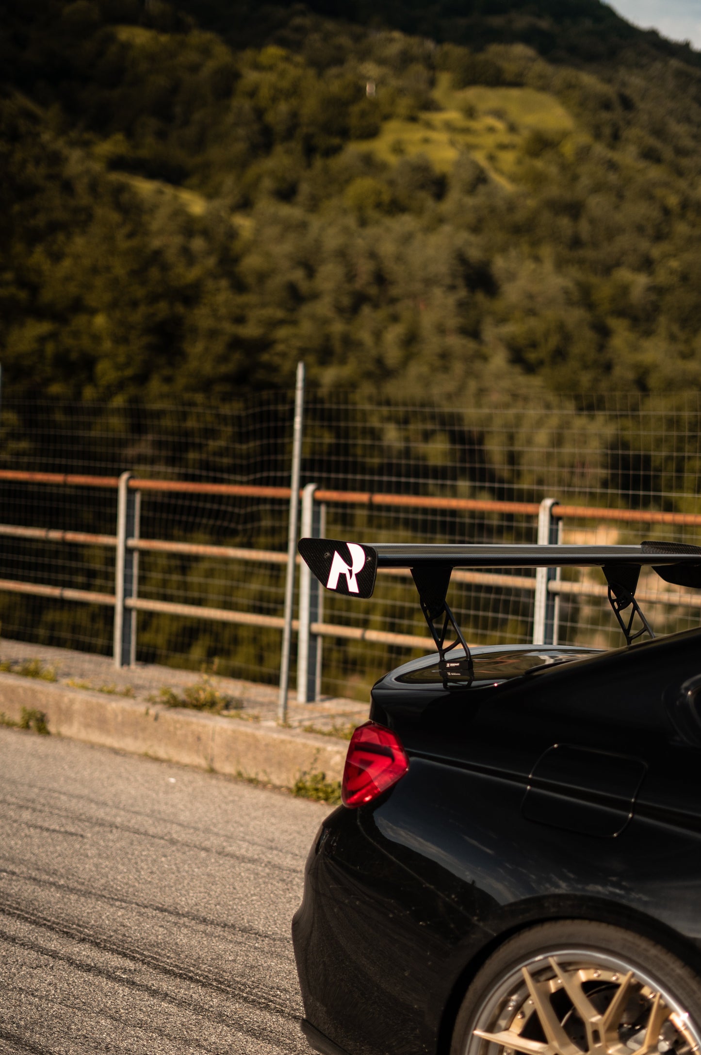 RBLYN - R Schriftzug